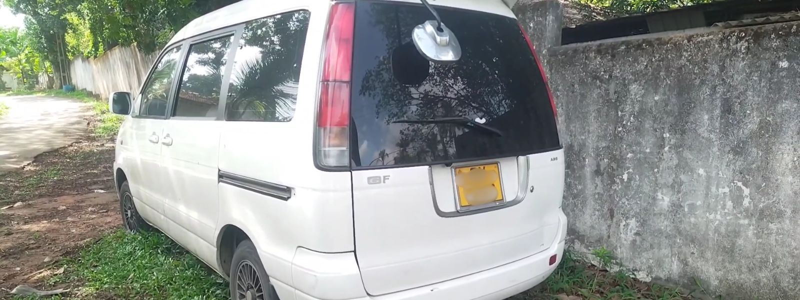 Police Fire at Van Ignoring Orders in Nittambuwa